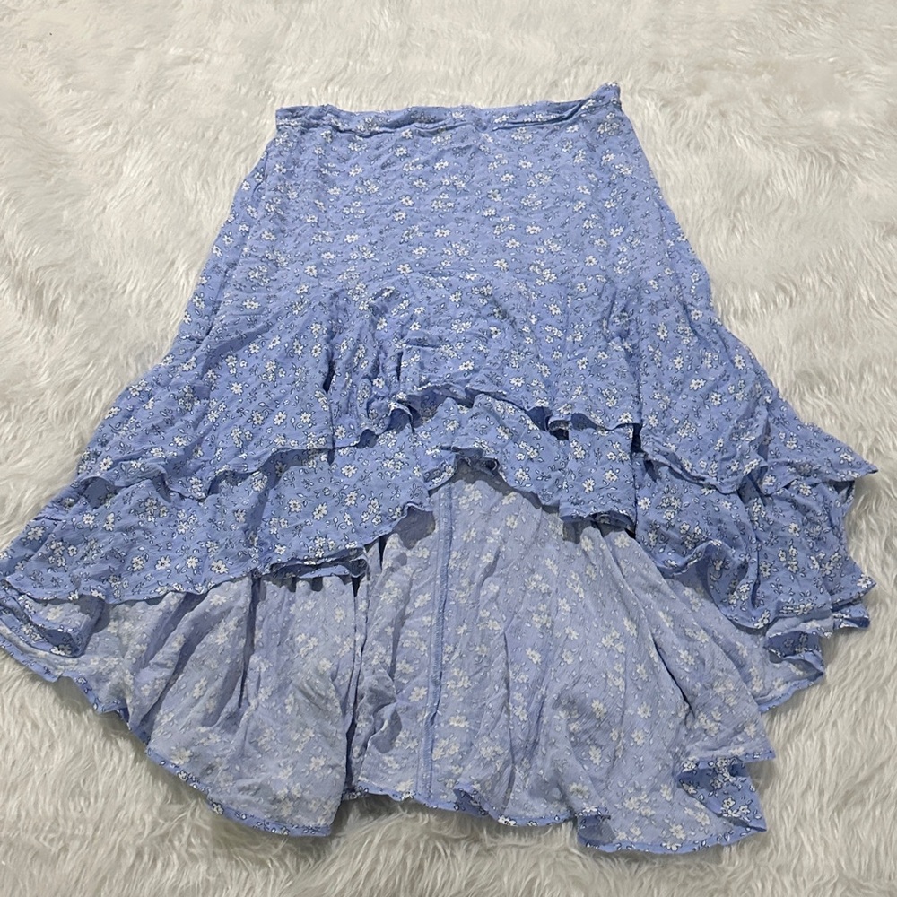 Chic Floral High-Low Skirt in Light Blue